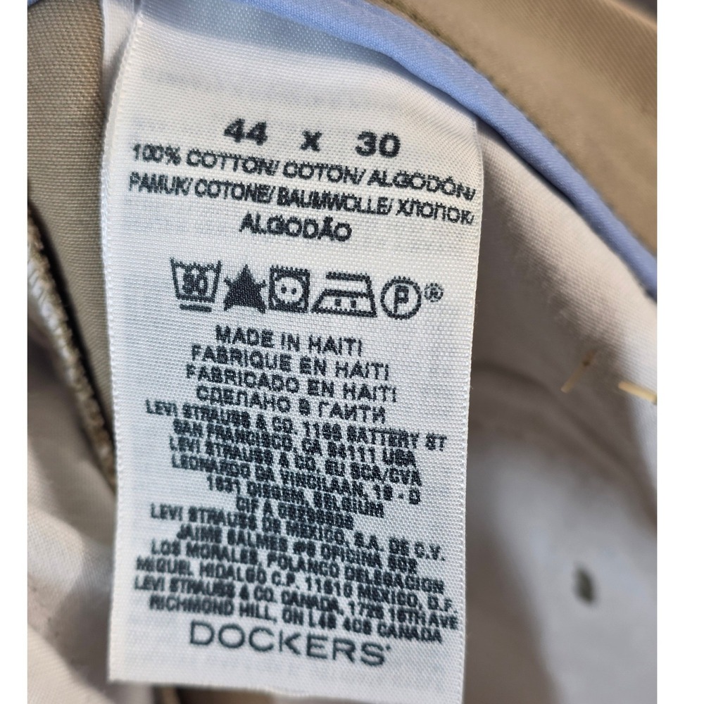 Buying St Johns Bay Cargo Shorts Mens 44 Tan Getting Free 44x30 Levi Dockers - Picture 8 of 9